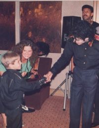 1_EMB-WADE-ROBSON-MEETS-MJ-FIRST-TIMEjpeg